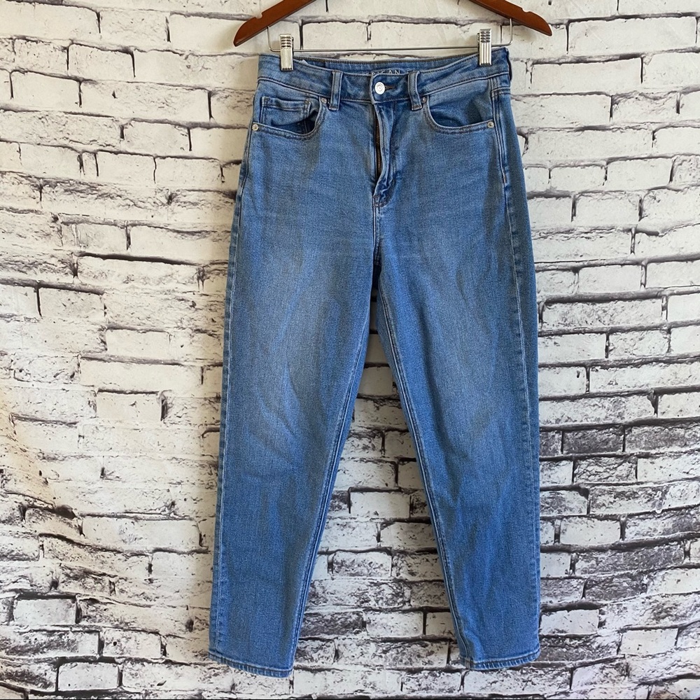 American Eagle Mom Jeans Medium Wash Size 4